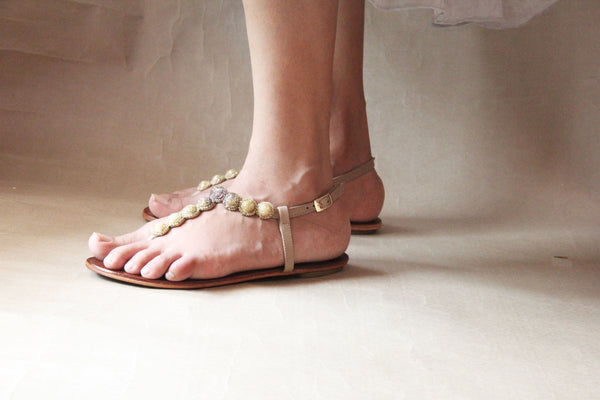 sea necklace sandal in nude and gold